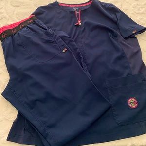 Koi lite navy 2x top, xl pant   Gently worn  smoke free
